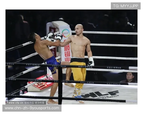 MMA抱摔后狂砸对手，喊声响彻全馆